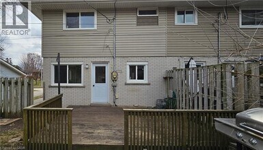 4 Rouse Ave in Cambridge, ON - Building Photo - Building Photo