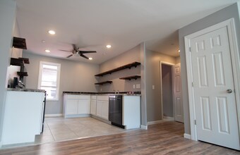 402 W Ferry St, Unit 2 in Buffalo, NY - Building Photo - Building Photo