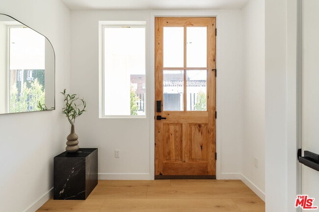 6763 Lexington Ave in Los Angeles, CA - Building Photo - Building Photo