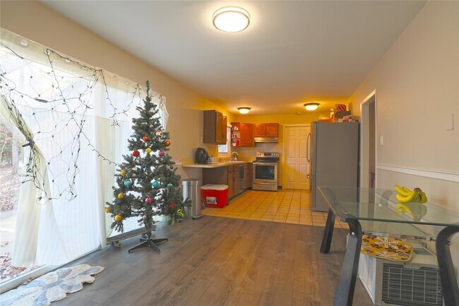 18 Stratton Ln in Stony Brook, NY - Building Photo - Building Photo