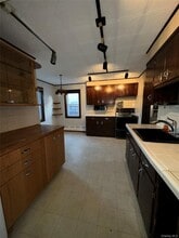 460 S Bayview Ave in Freeport, NY - Building Photo - Building Photo