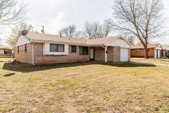 3300 Chetwood Dr in Del City, OK - Building Photo - Building Photo