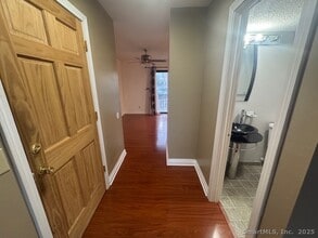 15 Crest St in West Haven, CT - Building Photo - Building Photo