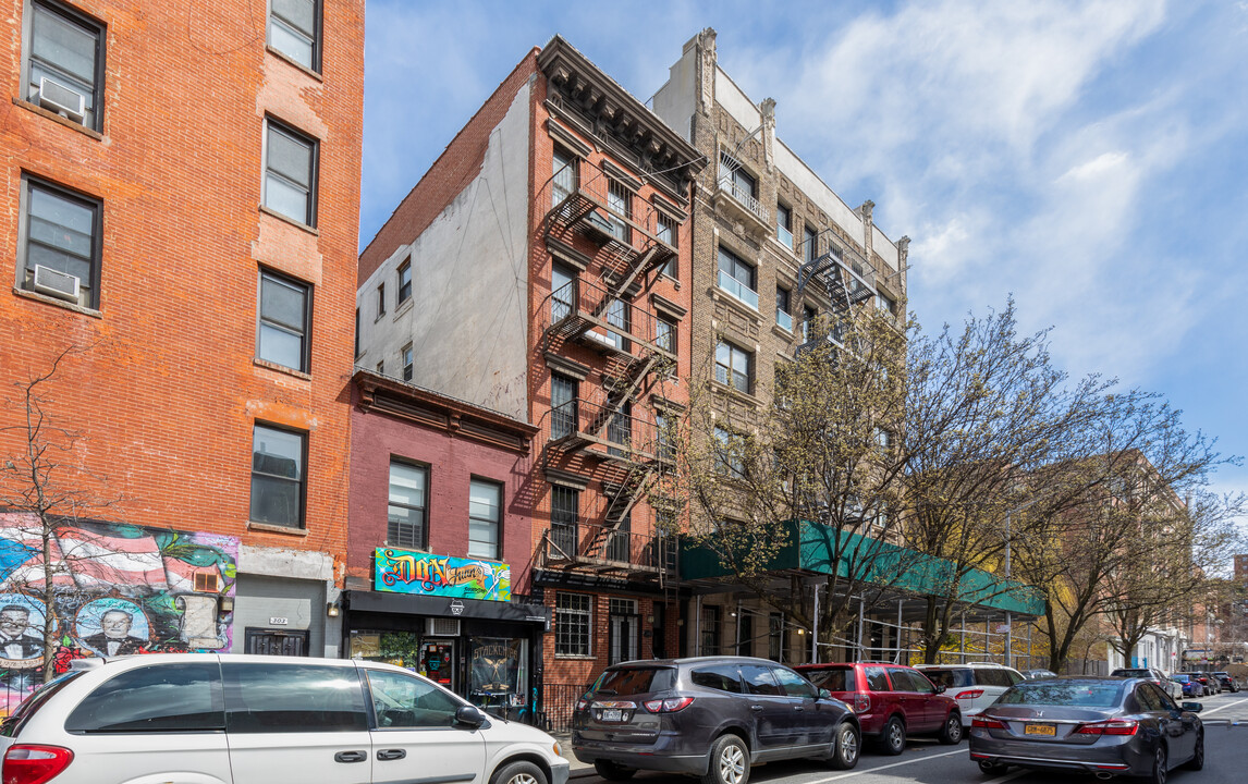 305 E Fourth St in New York, NY - Building Photo