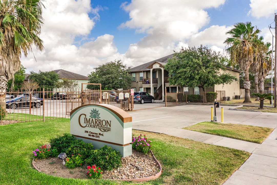 Cimarron Court in Corpus Christi, TX - Building Photo