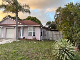 5724 Boynton Crescent, Unit 21 in Boynton Beach, FL - Building Photo