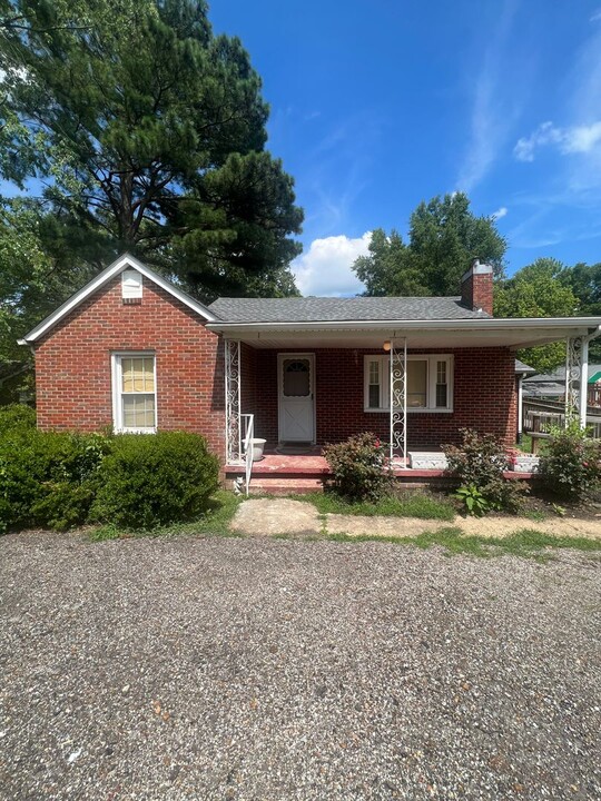 594 Elm St in Martin, TN - Foto de edificio