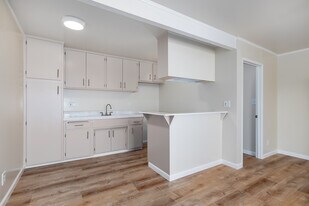 14624 Gault St in Van Nuys, CA - Building Photo