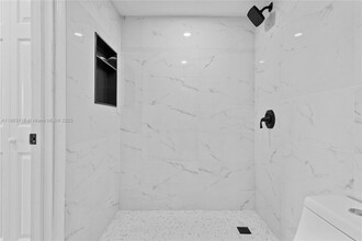 6530 W 27th Ave in Hialeah, FL - Building Photo - Building Photo