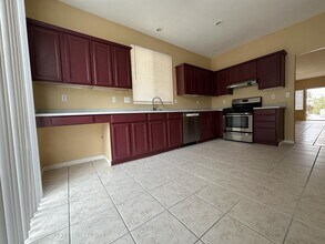 8701 Emsdale Ct in Las Vegas, NV - Building Photo - Building Photo