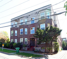 Haines Apartments in Seattle, WA - Building Photo
