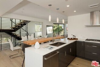 6685 W Daychar Dr in Los Angeles, CA - Building Photo - Building Photo