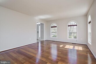 19900 Belle Chase Dr in Gaithersburg, MD - Building Photo - Building Photo