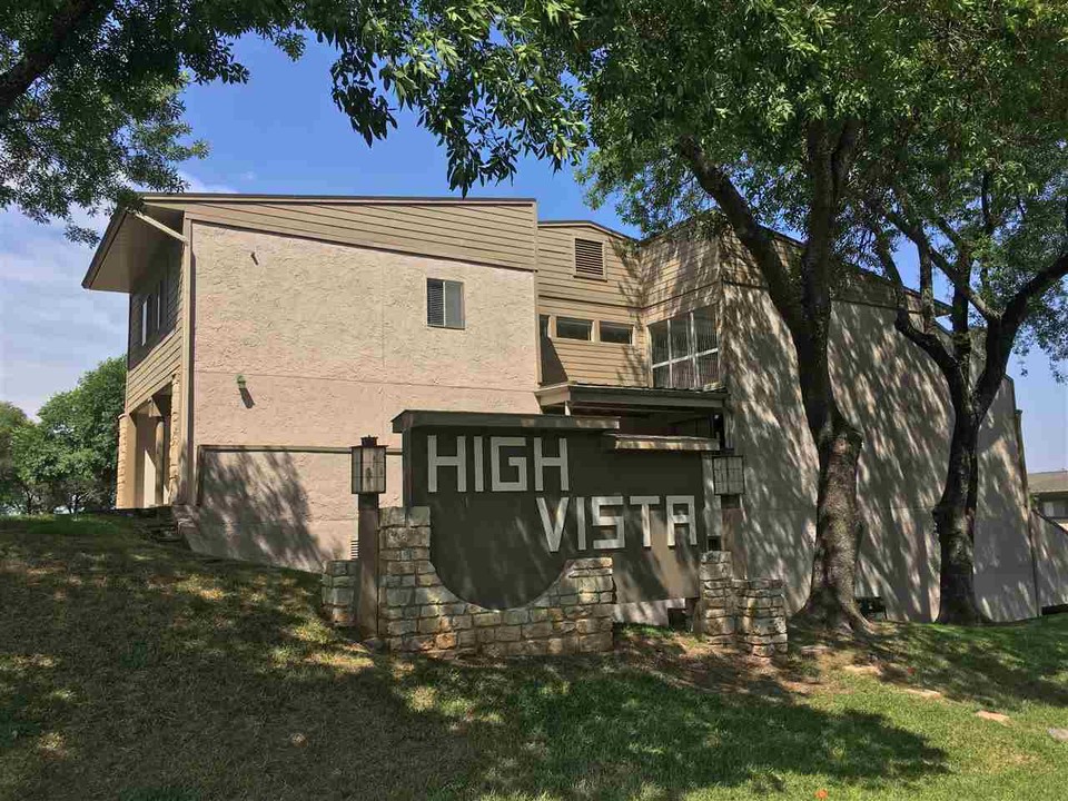 305 Poker Chip-Unit -152 in Horseshoe Bay, TX - Building Photo