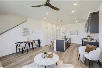 2741 Spring Creek Cir in Niwot, CO - Foto de edificio - Building Photo