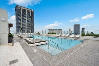 1010 Brickell Ave, Unit 1403 in Miami, FL - Building Photo - Building Photo