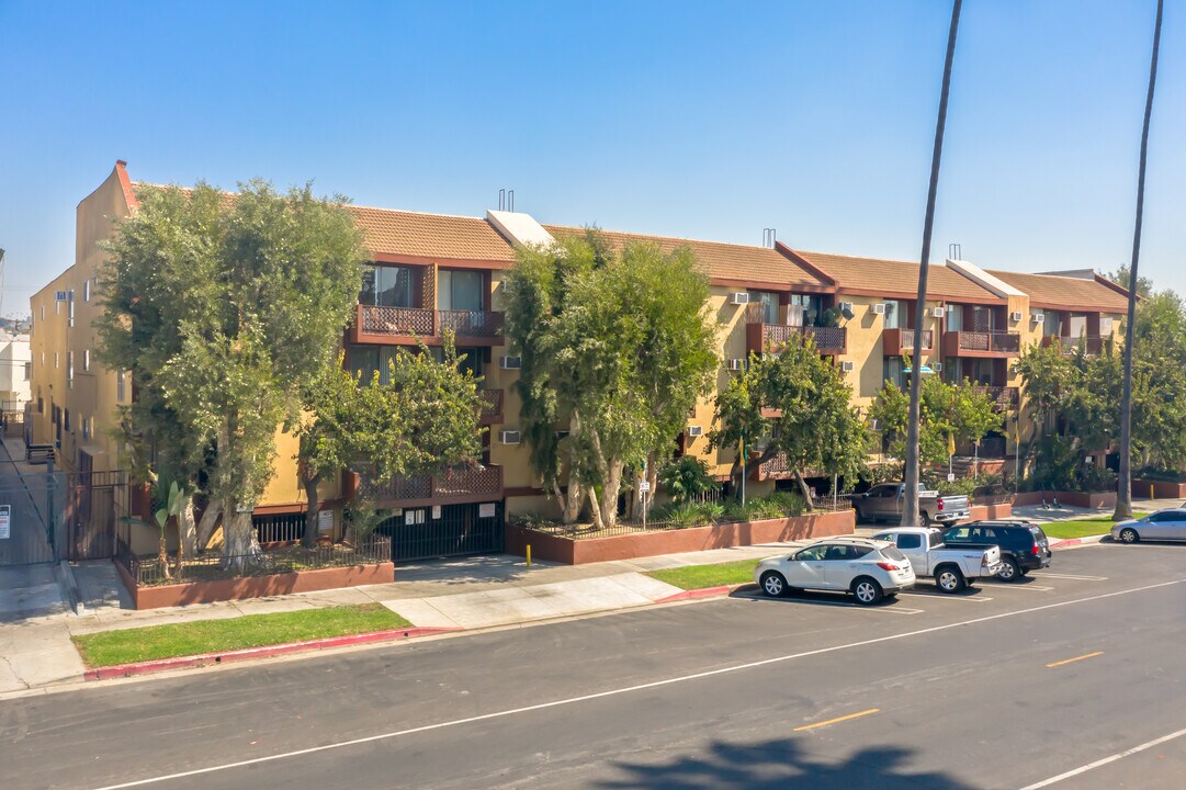 Mariposa Apartments in Los Angeles, CA - Building Photo