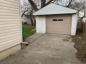 24924 Wilmot Ave in Eastpointe, MI - Building Photo - Building Photo