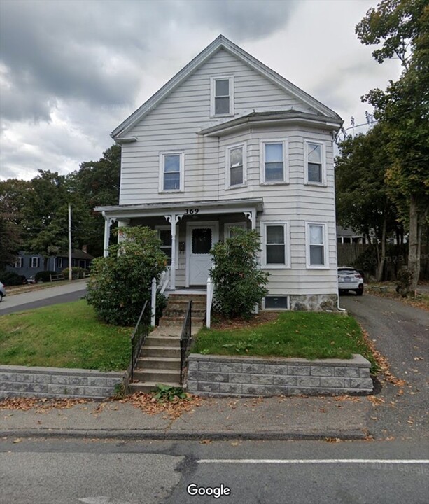 369 Whiting Ave in Dedham, MA - Building Photo