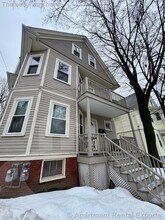 22 Spencer Ave, Unit 2 in Somerville, MA - Foto de edificio - Building Photo