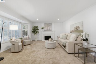 2402 Royal Oaks Dr in Alamo, CA - Building Photo