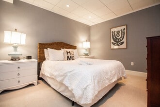 1253 Beacon St, Unit SI FL1-ID1237952P in Brookline, MA - Foto de edificio - Building Photo