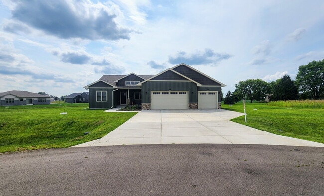 14059 142nd Ct in Lake Hallie, WI - Building Photo - Building Photo