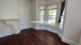 76 Curtis St, Unit 1R in Somerville, MA - Foto de edificio - Building Photo