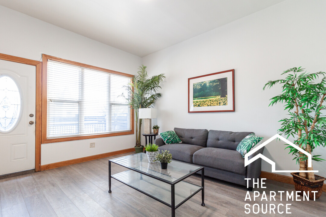 1634 N Whipple St, Unit 2 in Chicago, IL - Foto de edificio