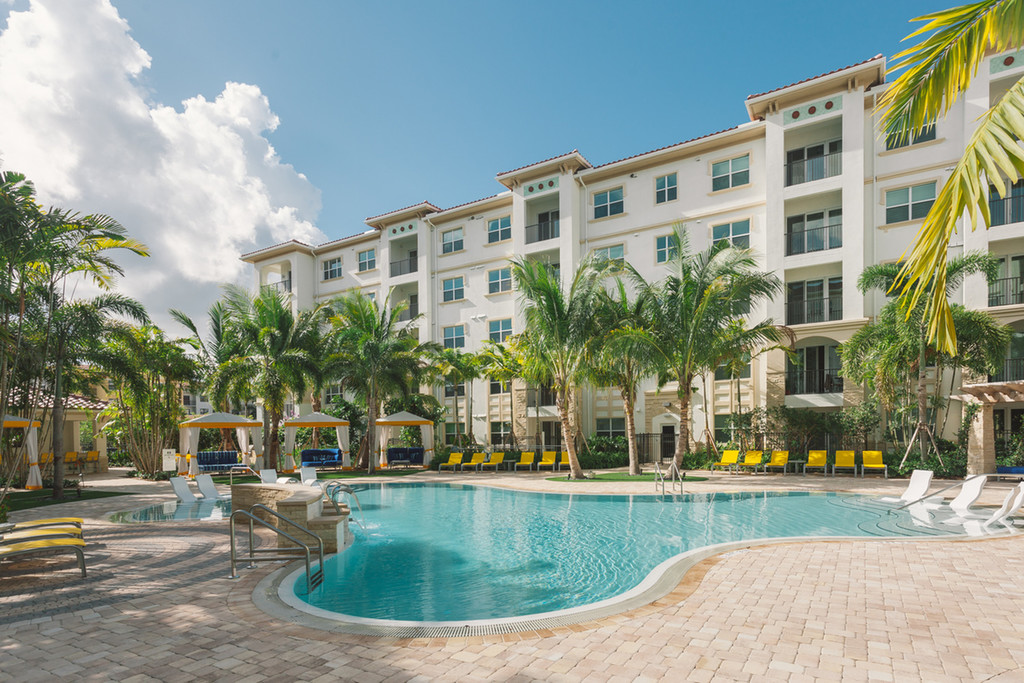 AMLI Sawgrass Village Apartments in Sunrise, FL | ApartmentHomeLiving.com