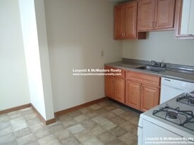 95 Nichols Ave, Unit 96 Nichols B in Watertown, MA - Building Photo