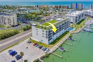 400 150th Ave in Madeira Beach, FL - Building Photo