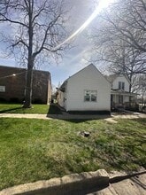 207 E Clark St in Champaign, IL - Building Photo - Building Photo