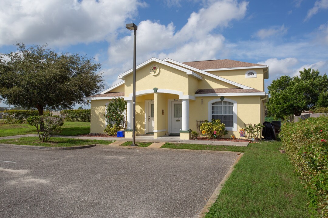 9715 Palm Ave in Port Richey, FL - Foto de edificio