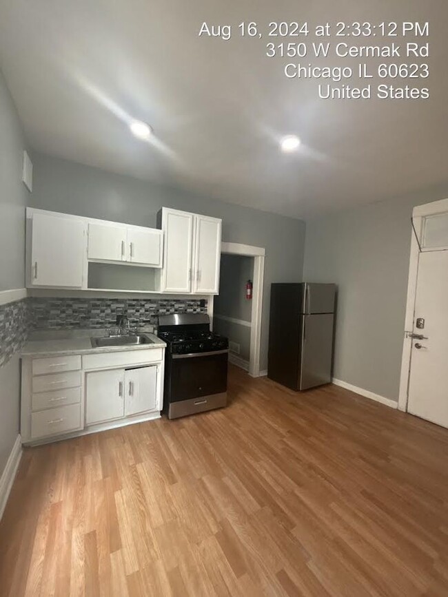 3150 W Cermak Rd in Chicago, IL - Building Photo - Building Photo