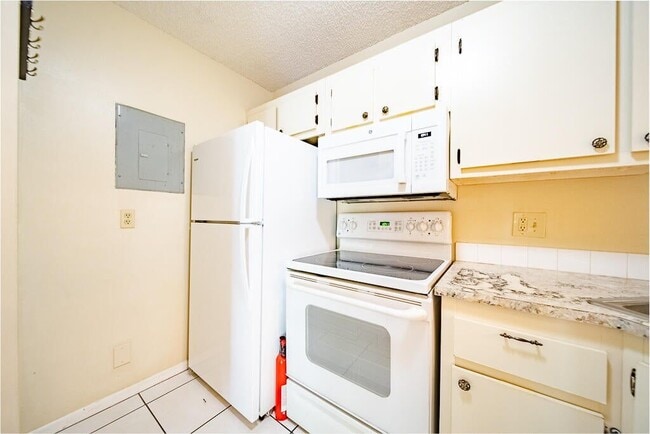 202 Foxtail Dr in Greenacres, FL - Building Photo - Building Photo