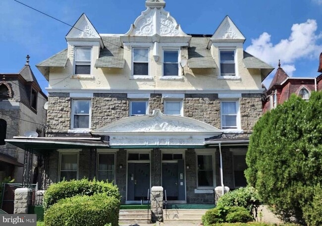 property at 2211 W Tioga St