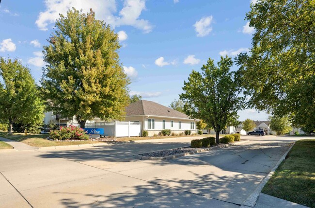 Park Place Apartments in Davenport, IA - Building Photo - Building Photo