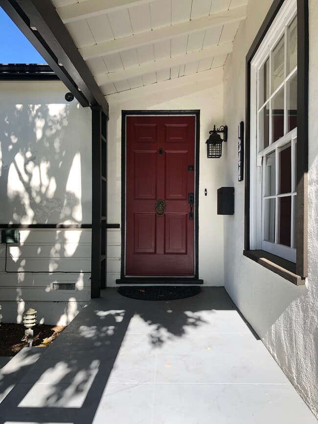 1344 Grandview Ave in Glendale, CA - Building Photo - Building Photo