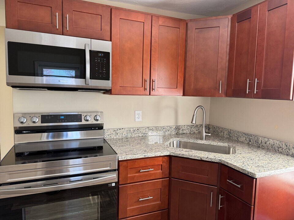 1592 Main St, Unit First Floor in Jefferson, MA - Building Photo