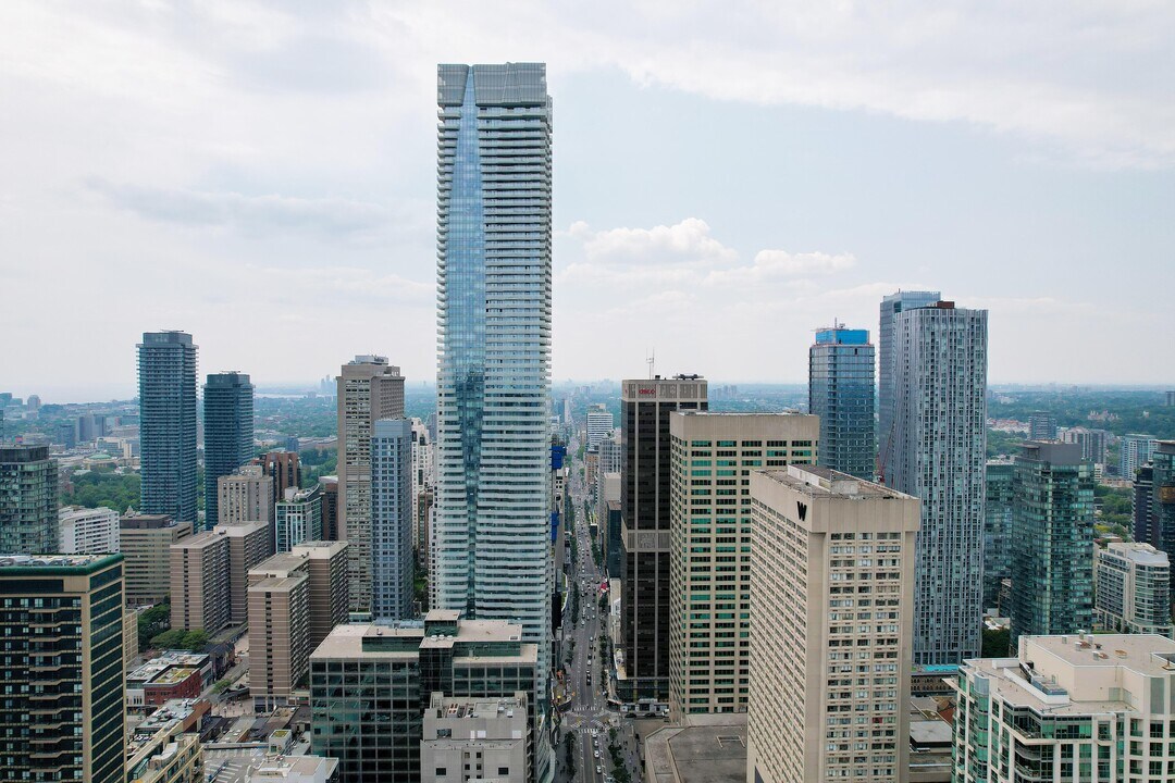 1 Bloor St E in Toronto, ON - Building Photo