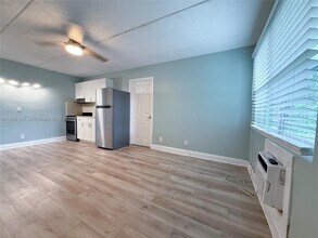 3211 SW 44th St in Fort Lauderdale, FL - Building Photo - Building Photo