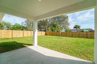 1913 SW Beauregard St in Port St. Lucie, FL - Building Photo - Building Photo