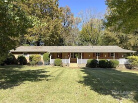 7045 Ridge Ln Rd in Charlotte, NC - Building Photo