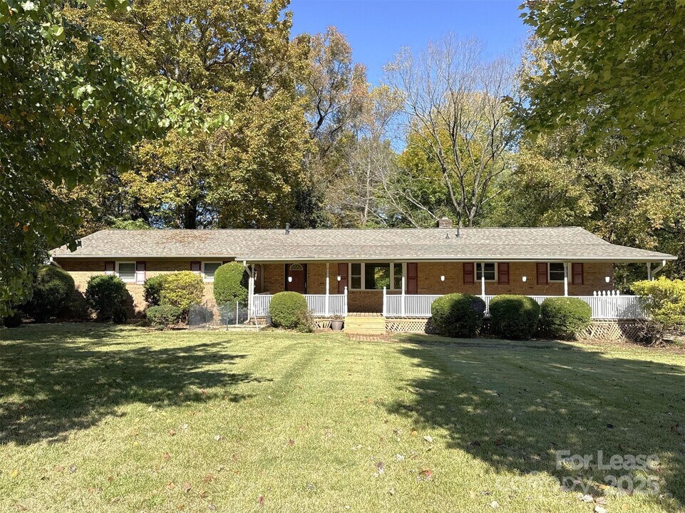 7045 Ridge Ln Rd in Charlotte, NC - Building Photo