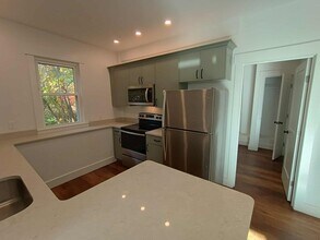 43 Adams St in Acton, MA - Foto de edificio - Building Photo