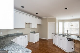 991 Laurel Springs Ln SW in Marietta, GA - Building Photo - Building Photo