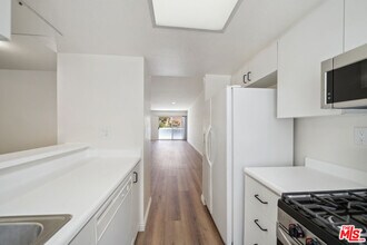 870 Crenshaw Blvd in Los Angeles, CA - Building Photo - Building Photo