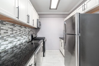 Commodore Apartments in Syracuse, NY - Foto de edificio - Interior Photo