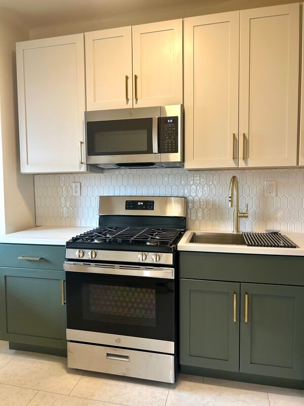 2750 Broadway Ave in Dormont, PA - Building Photo - Building Photo